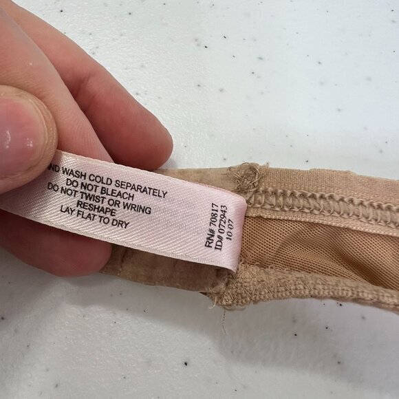 Very Sexy Victorias Secret Strapless Bra 36D Plunge Wire‎ Pushup Nude Beige Skin - Picture 10 of 12